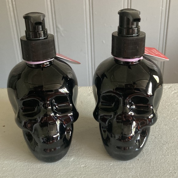 LAST- NWT Pomegranate Vanilla Scented -2 Black Skull 💀 Hand Soap Pump Set - Picture 15 of 17